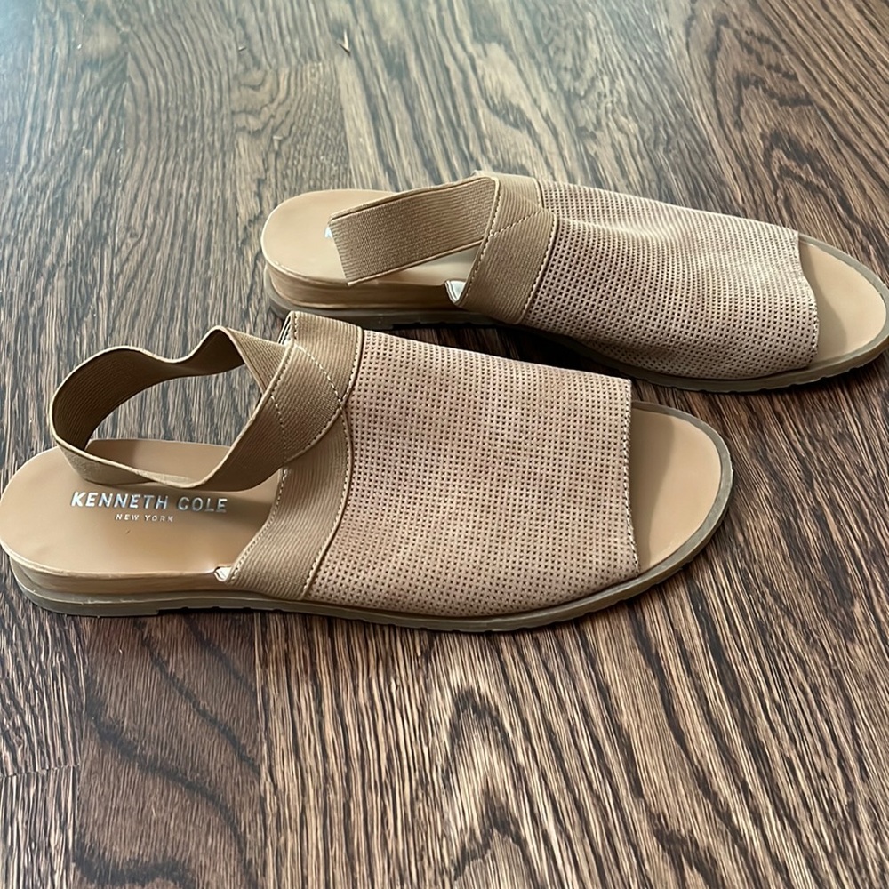 Kenneth Cole elastic ankle strap sandal size 8.5 women in great condition!